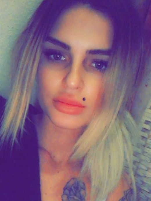 Blondes Girl bekommt den prallen Arsch massiert Blondes Girl bekommt den prallen Arsch massiert